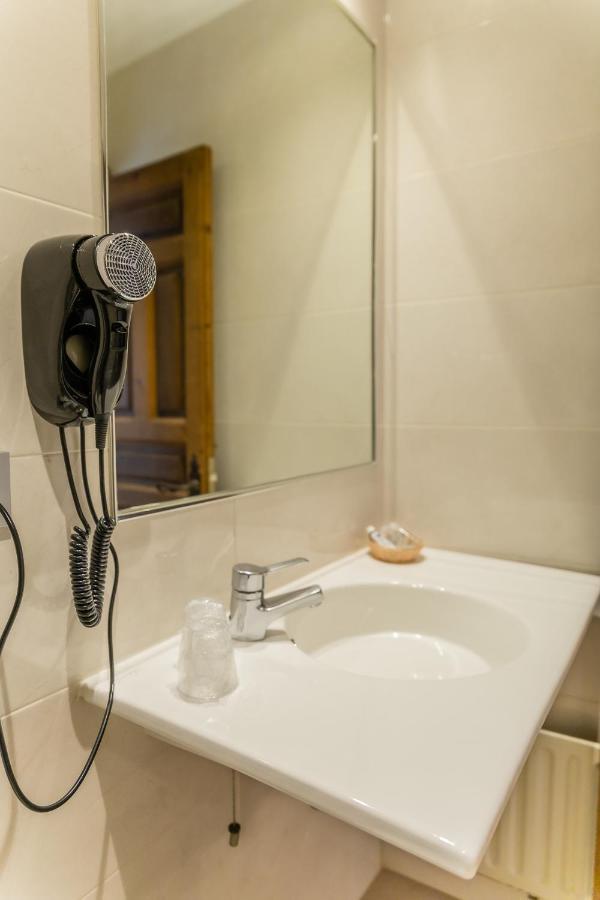 Hostal Санто Доминго де Силос Екстериор снимка