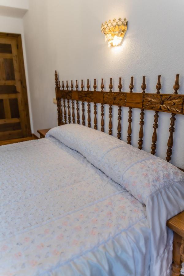 Hostal Санто Доминго де Силос Екстериор снимка
