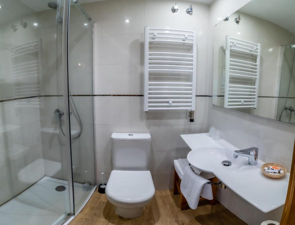 Hostal Санто Доминго де Силос Екстериор снимка