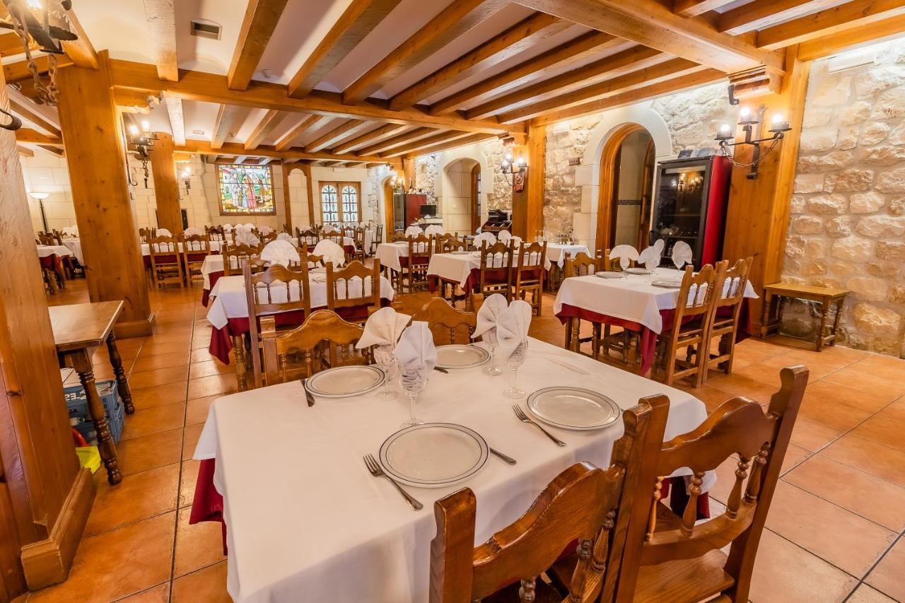 Hostal Санто Доминго де Силос Екстериор снимка