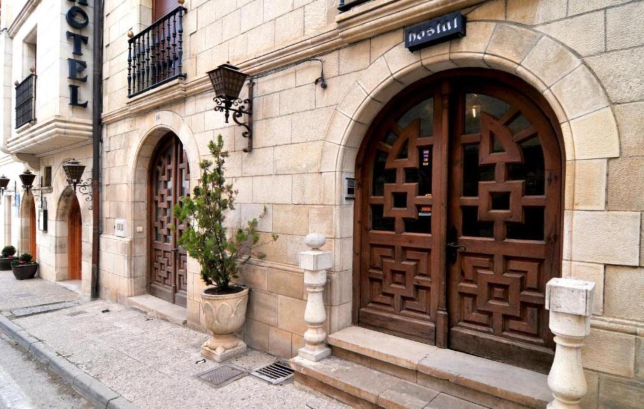 Hostal Санто Доминго де Силос Екстериор снимка